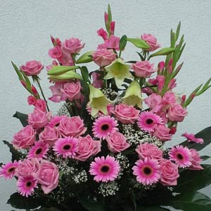 Das Blümchen - Blumen und Mehr: Blumen, Topfpflanzen, Geschenkartikel, Duftkerzen, Raumdüfte, dekorierte Blumenstöcke: Trauerfloristik großes Bouquet pink